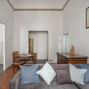 In Florence's Heart: Via Delle Seggiole Apartment Florence
